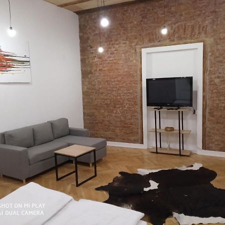 Gogol 14 Апартаменти В Історичному Центрі Міста Uzjhorod Exteriör bild