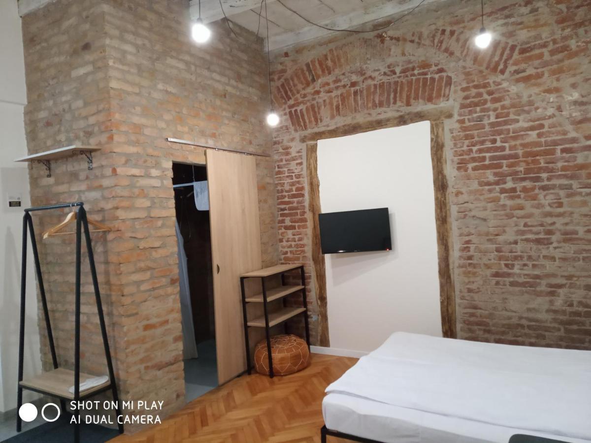 Gogol 14 Апартаменти В Історичному Центрі Міста Uzjhorod Exteriör bild
