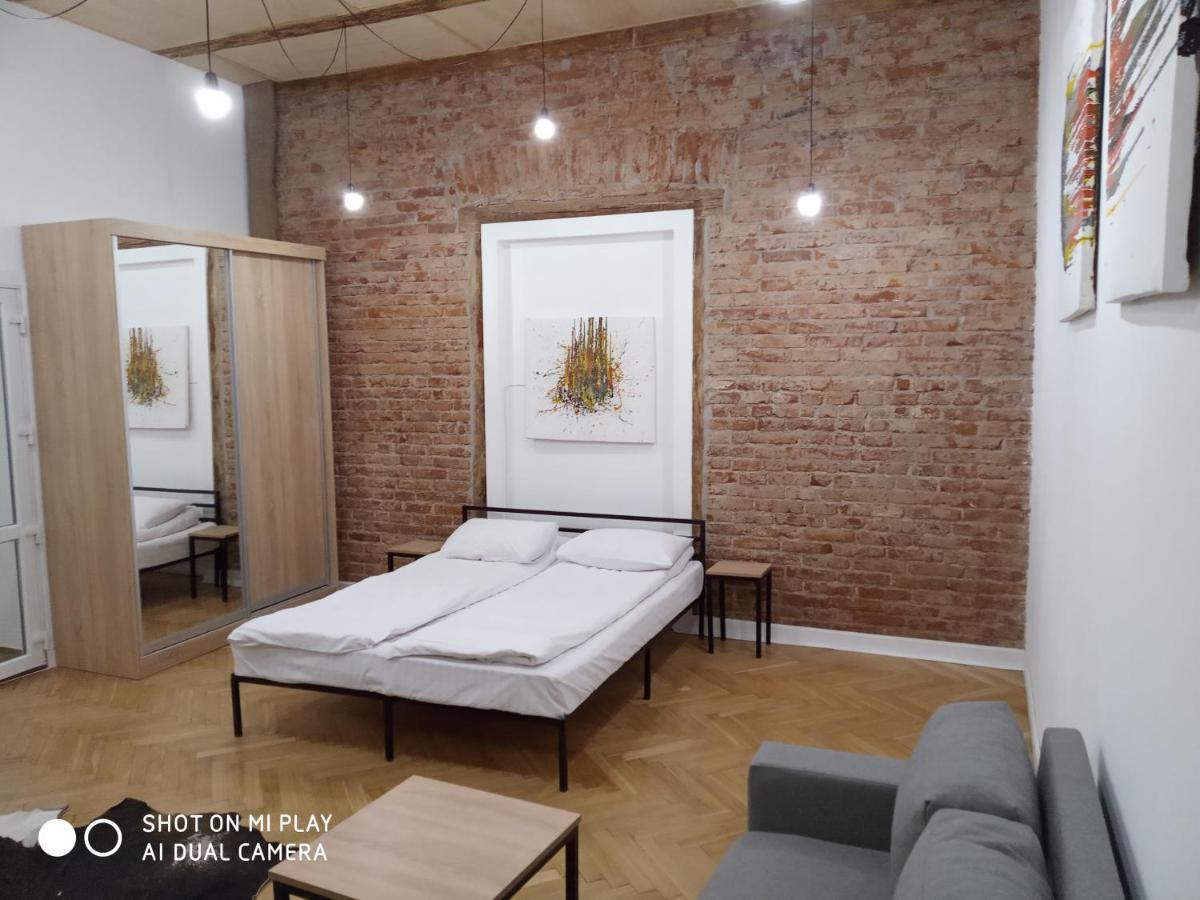 Gogol 14 Апартаменти В Історичному Центрі Міста Uzjhorod Exteriör bild