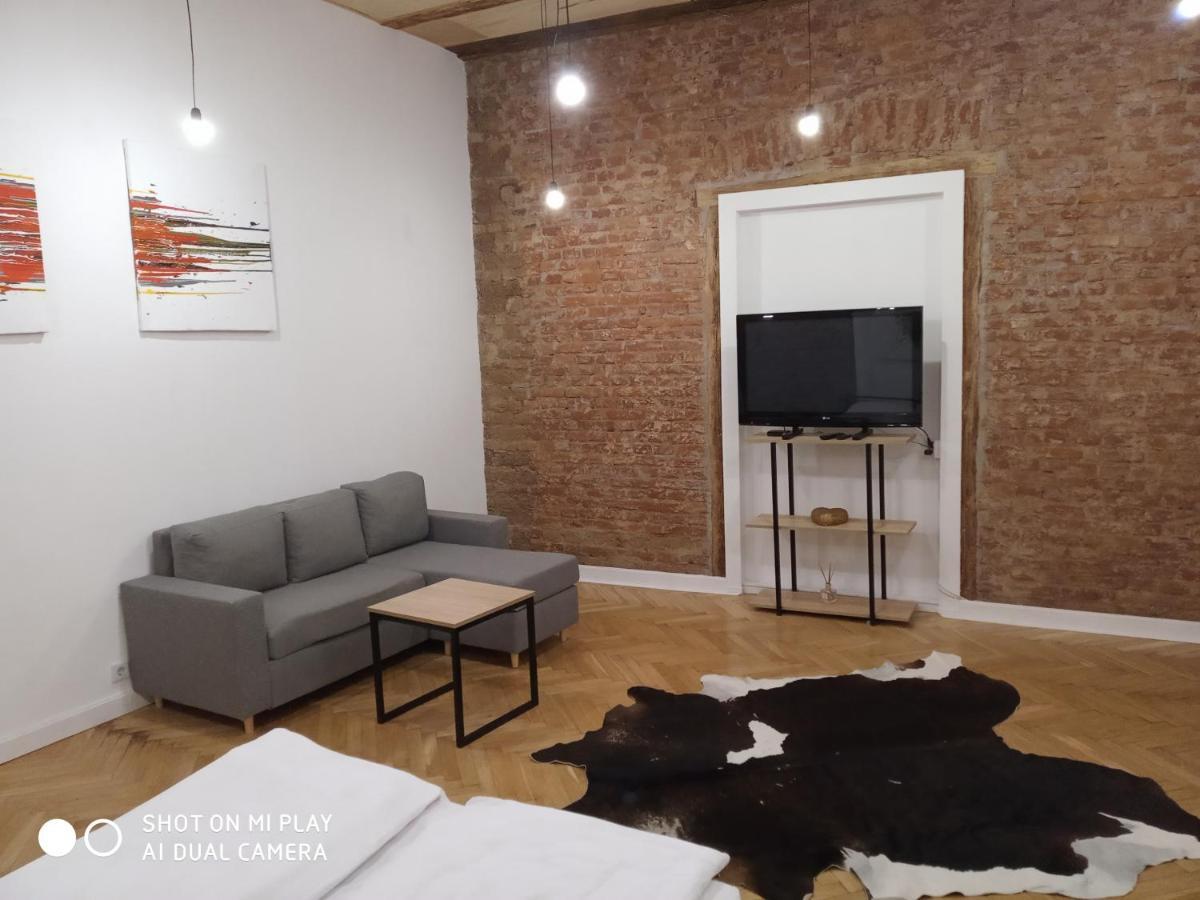 Gogol 14 Апартаменти В Історичному Центрі Міста Uzjhorod Exteriör bild